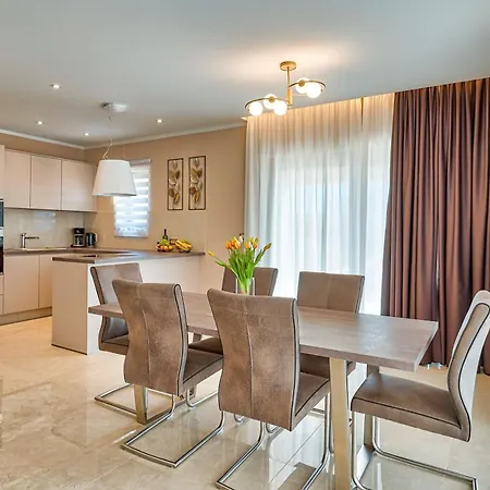 Astrid***** لابين